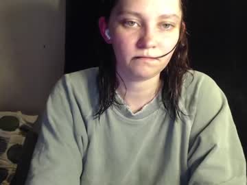 girl
        rowanswolves cam image #1911696