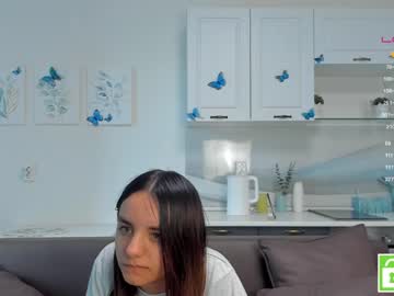 girl
        karalyons cam image #1360232