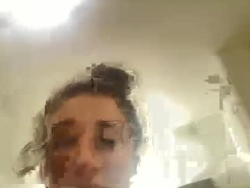 girl
        prettiestpeach cam image #475278