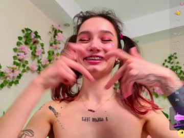 girl
        breeding_material cam image #4370562