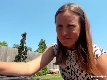 girl
        eatmypie69 cam image #1136589