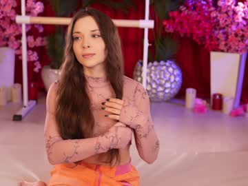 girl
        kittycaitlin cam image #4280122