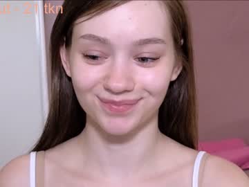 girl
        bless_sheila cam image #1204580
