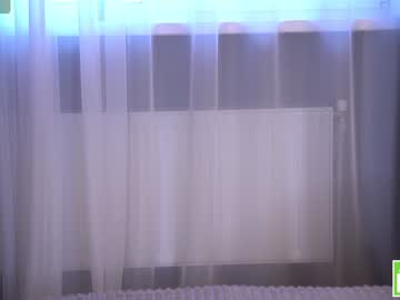 girl
        bellacle cam image #2937210