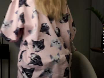 girl
        taitehambelton cam image #3457466