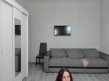 girl
        reilbell cam image #797780