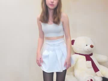 girl
        emily_siu cam image #1784589