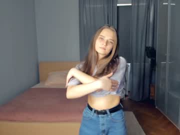 girl
        sunshy_girl cam image #878196