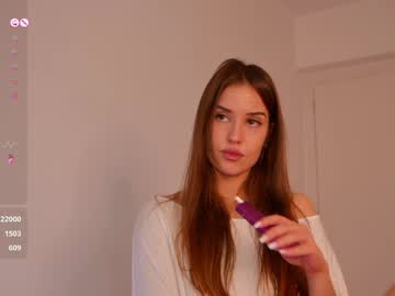 girl
        fazeyj cam image #3918817