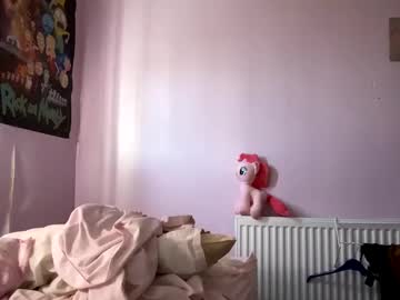 girl
        alicekttn cam image #3100519