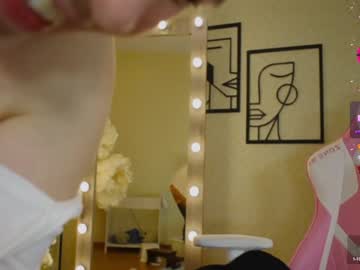 girl
        chery_lady22 cam image #3684404