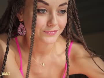 girl
        lettymoa cam image #2439019
