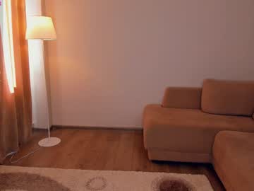 girl
        maxinedeary cam image #3219659