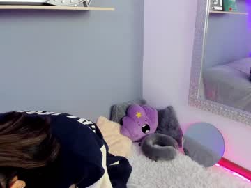 girl
        saschaholmen cam image #135975