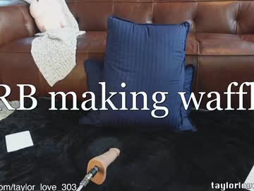 girl
        taylor_love_303 cam image #1418905