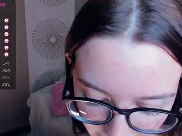 girl
        summer_rrain cam image #1580708