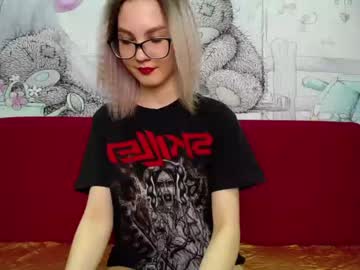 girl
        lindalorence cam image #652982