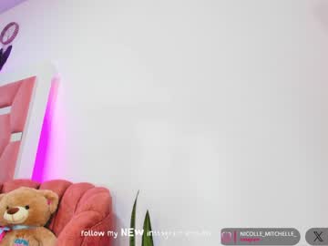 girl
        nicolle_mitchelle cam image #1802636