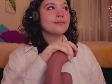 girl
        chery_lady22 cam image #1149410