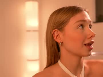girl
        april_blush cam image #4149409