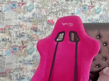 girl
        angelina_new cam image #1158905