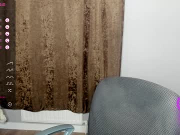 girl
        kira_little cam image #1660574