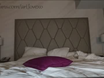 couple
        ari_lovexo cam image #512790