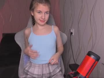 girl
        kylie_mine cam image #85225