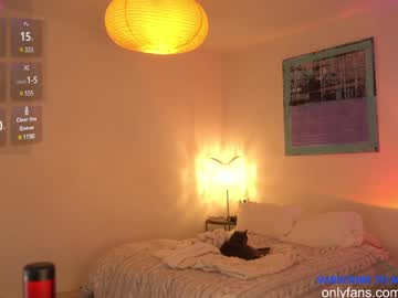 girl
        n_o_v_a cam image #4408299