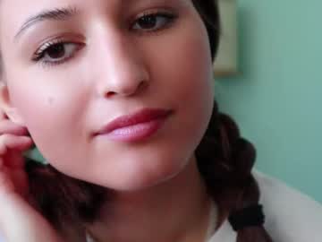 girl
        edlindrover cam image #3065611