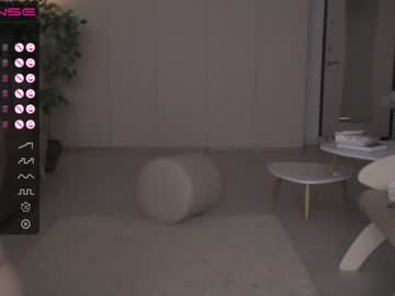 girl
        oki_dokie cam image #1270560