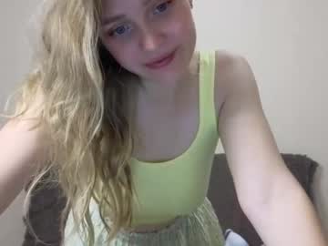girl
        your_lily419015 cam image #1271411