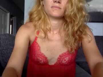 girl
        offwithherhead96 cam image #1462751