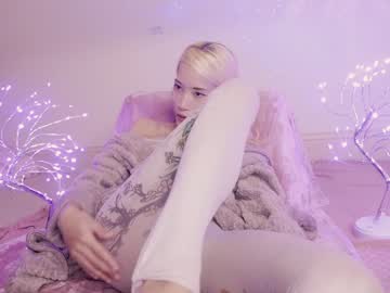 girl
        kemii cam image #301231