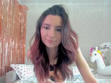 girl
        crystalnut cam image #4357338