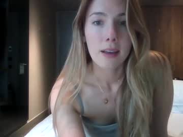 girl
        ivyyy1995 cam image #4417814