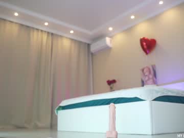 girl
        rosyemily cam image #3350943