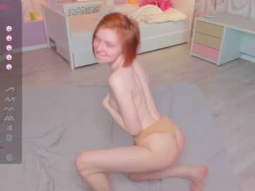 girl
        gingers_hugs cam image #2070403