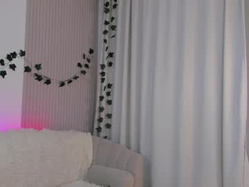 girl
        edithgalpin cam image #3959557