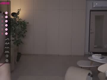 girl
        oki_dokie cam image #1270764