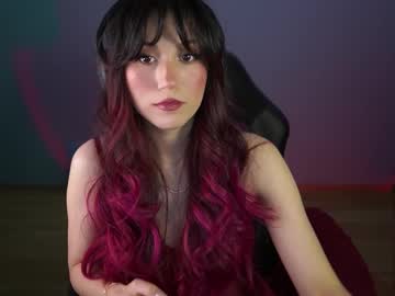 girl
        greeny_mat cam image #4159523