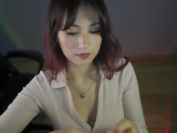 girl
        greeny_mat cam image #4350720