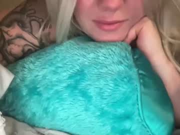 girl
        desertblondie cam image #2648053
