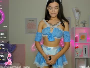 girl
        katiefoxie cam image #3525235
