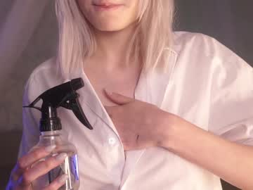 girl
        alodiedonnay cam image #3760876