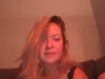 girl
        islandlove333 cam image #3195656