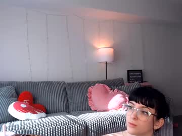 girl
        lucyyluvss cam image #4586935