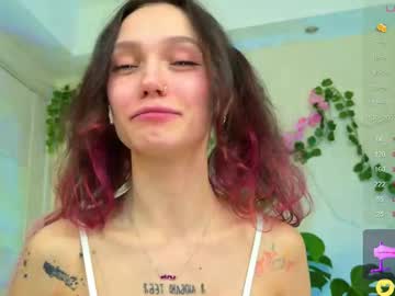 girl
        breeding_material cam image #4106992