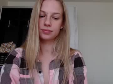 girl
        magic_couple13 cam image #13469