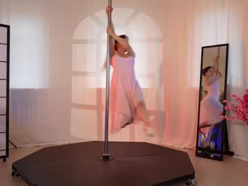 girl
        kittycaitlin cam image #3059662